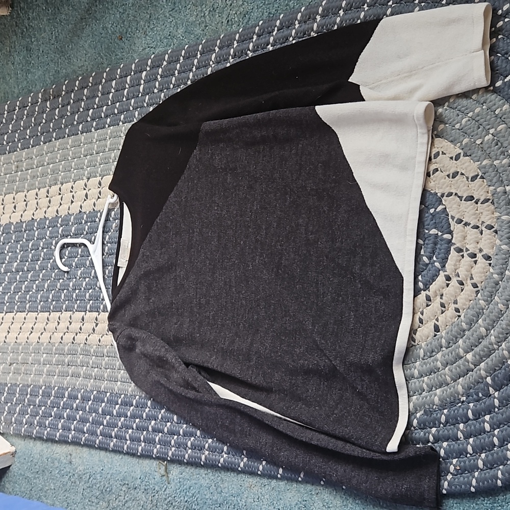 Long sleeve trip colored top
